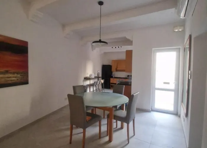 Дом отдыха House